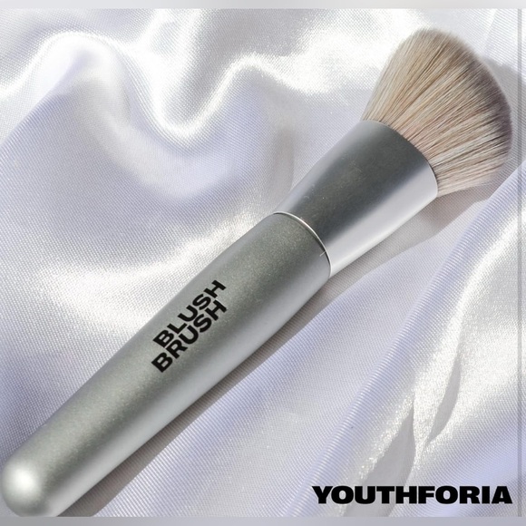 Youthforia Blush Brush, Soft Angled Makeup Brush - Picture 1 of 5